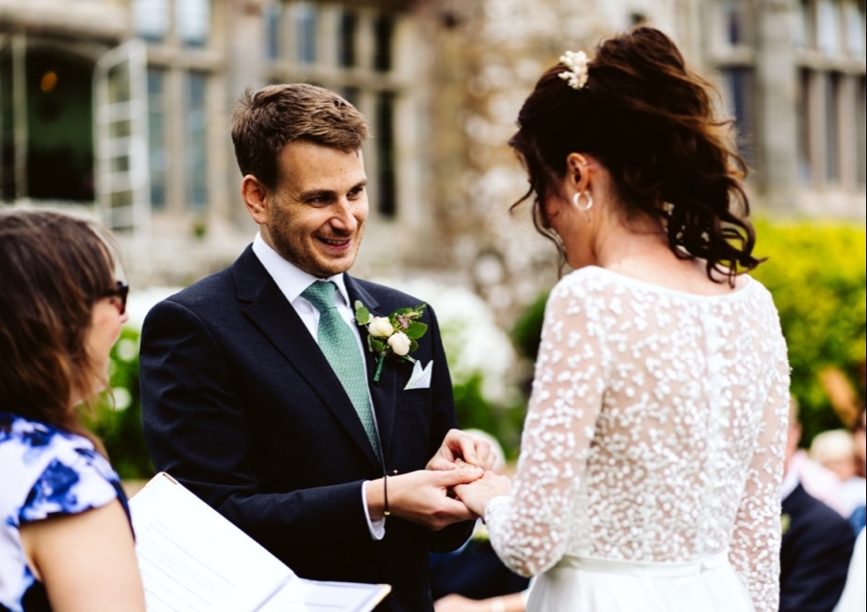 Gallery image 1: amanda-wheal-celebrant