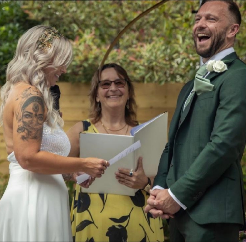 Gallery image 2: amanda-wheal-celebrant