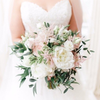 How to get gorgeous spring wedding florals – with The Flower Mill