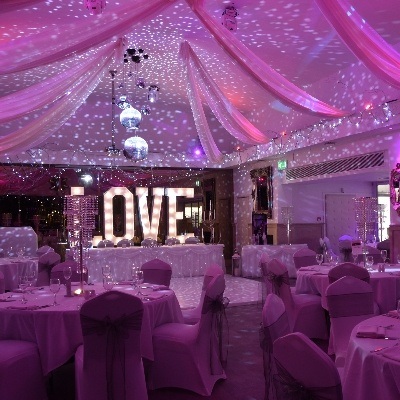 We love Essex wedding venue The Kings Oak