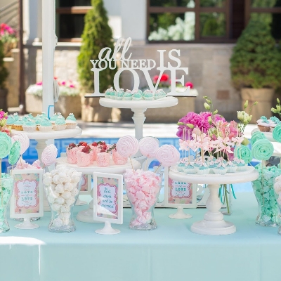 Creating the perfect sweet table at your wedding