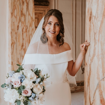 Discuss your bridal make-up look with professional expert at The Brentwood Centre