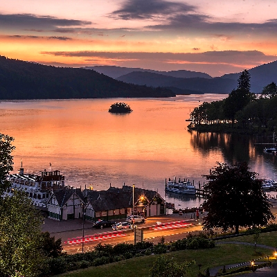 Honeymoons: In love with the lakes