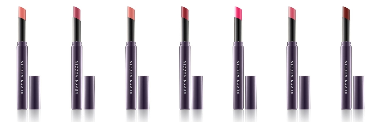 Glam lip precision in a sleek swipe: Image 4