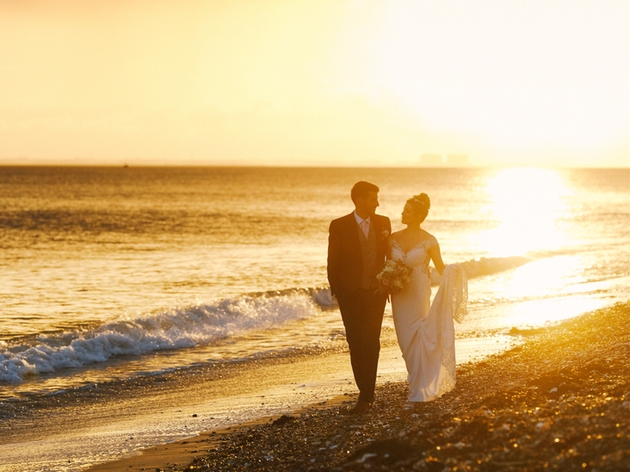 Looking for a gorgeous coastal Essex Wedding venue? Check out East Mersea Hall: Image 1