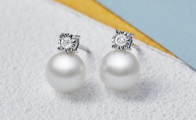 pearl earrings