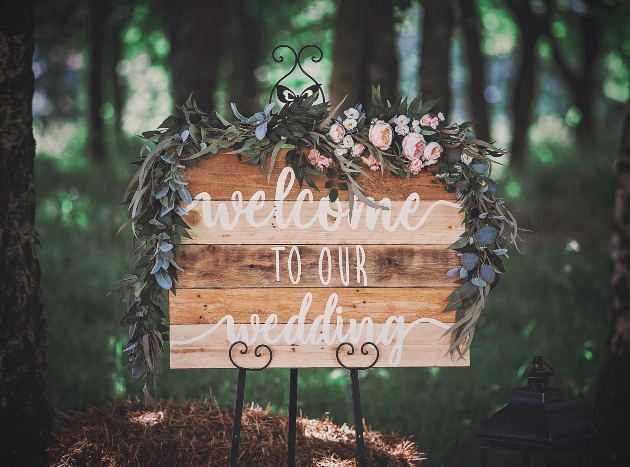 wooden welcome sign with flowers