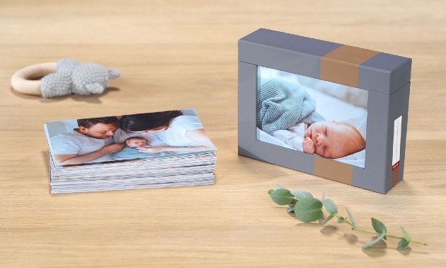 photo cube with storage function