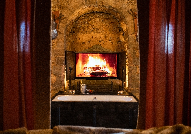 Bath in front of an open fire