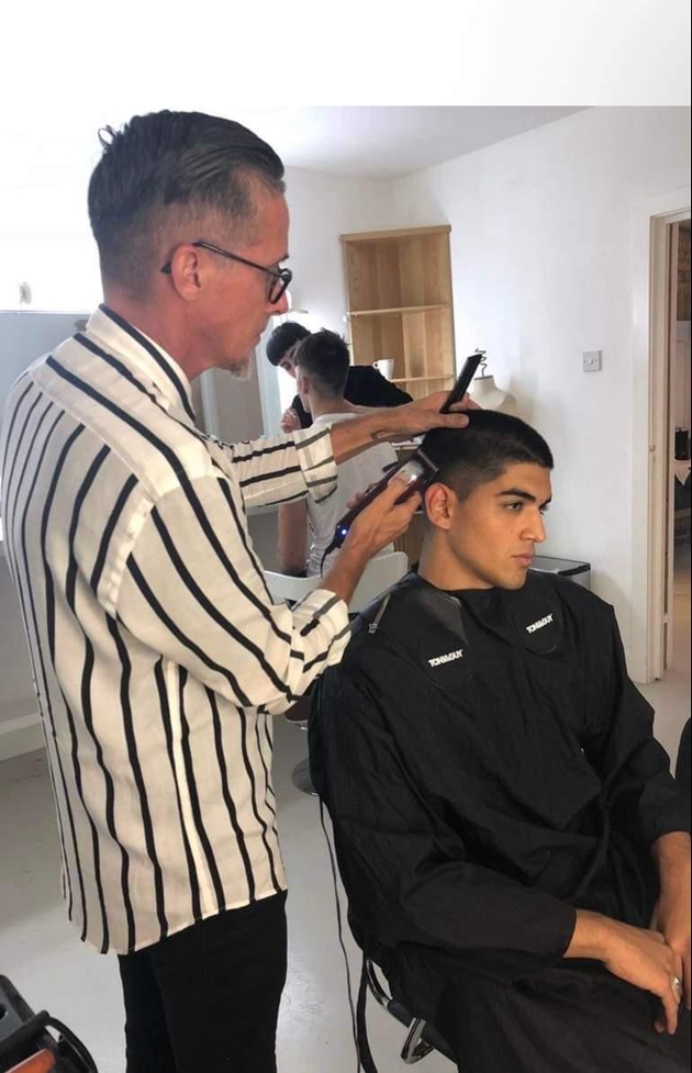TONI&GUY hairdresser cutting male models hair