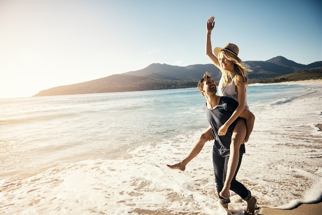 couple on honeymoon by the turquoise ocean