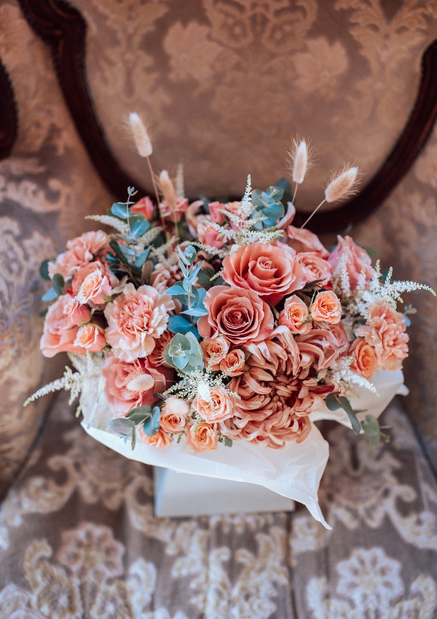 bouquet in nude tones