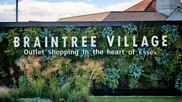 Braintree Village sign
