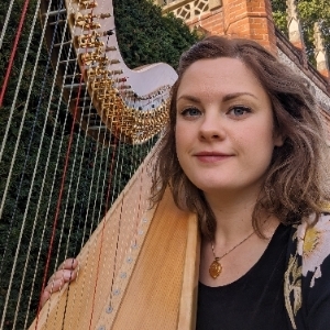 Bella Chipperfield - Harpist & Pianist
